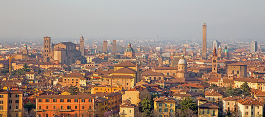 Fototapeta na wymiar Bolonia - Outlook do Bolonii starego miasta z kościoła San Michele
