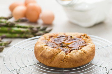 Torta salata agli asparagi