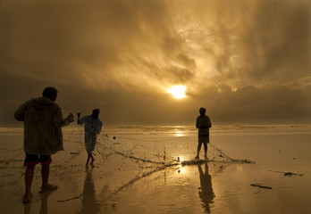 Fototapeta premium Fishermen working together in Goa, India