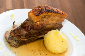 Schäufele mit Kloß