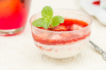 cheesecake with strawberries