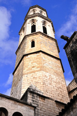 Fototapeta na wymiar Figueras, torre de la iglesia de San Pedro, Girona