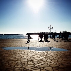 Fototapeta premium people walking in Venice