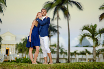 Obraz premium Young couple on a tropical resort