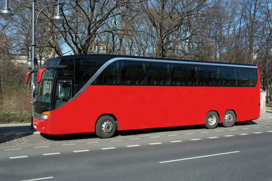 Roter Reisebus