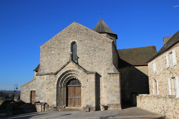 Fototapeta na wymiar L'église de Ladignac-le-Long.