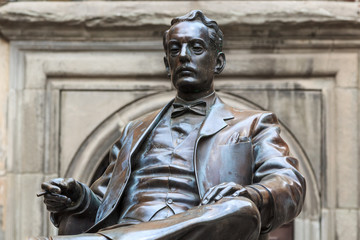 Statue of Giacomo Puccini - obrazy, fototapety, plakaty