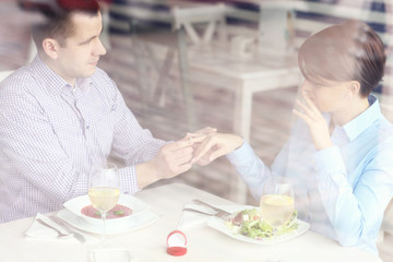 Obraz na płótnie Canvas Engagement in a restaurant