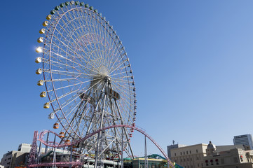 横浜みなとみらい２１の観覧車のある風景