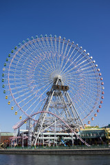 横浜みなとみらい２１の観覧車のある風景