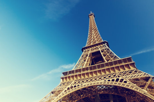 Fototapeta sunny morning and Eiffel Tower, Paris, France