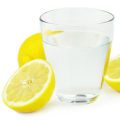 Fototapeta na wymiar Wasser und Zitrone