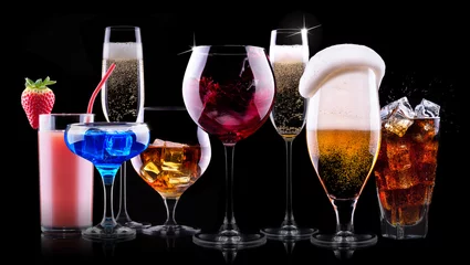 Crédence de cuisine en verre imprimé Bar different alcohol drinks set