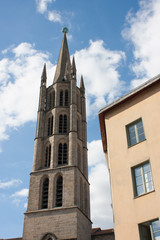 Fototapeta na wymiar Clocher d'une église de Limoges
