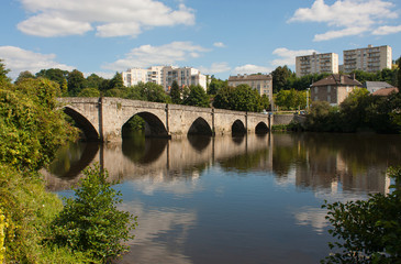 Fototapeta na wymiar Pont Saint Martial de Limoges