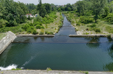 Obraz premium Beauty view of spillway in the reservoir Pancharevo, Bulgaria