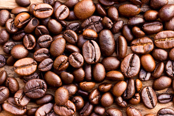 Coffee on grunge wooden background Fresh coffee beans on wood