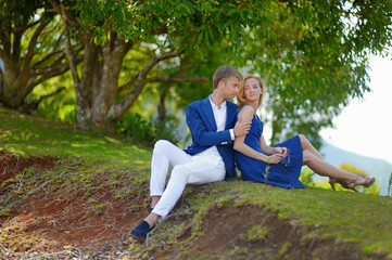 Fototapeta premium Young couple on a tropical island