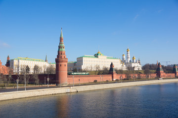 Obraz premium Spring in Moscow - Kremlevskaya Embankment