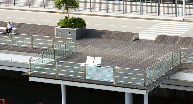 Espacio de relax y mirador del puerto de G&eacute;nova, Italia