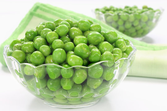 Green peas in glass bowl