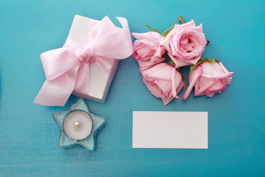Gift box with pink roses