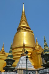 Fototapeta premium golden chedi at Grand Palace in Bangkok
