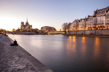 Fototapeta na wymiar Notre-Dame de Paris