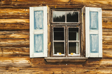 Obraz na płótnie Canvas Wooden shutters in blue color.