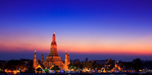 Fototapeta premium Wat Arun In the sunset, Bangkok of Thailand