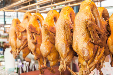 Naklejka premium Pot stewed duck on sale in market