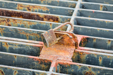 Rusty Key lock wire mesh