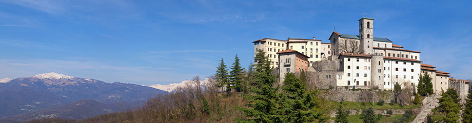 Fototapeta na wymiar Sanktuarium Castel Monte w Cividale del Friuli