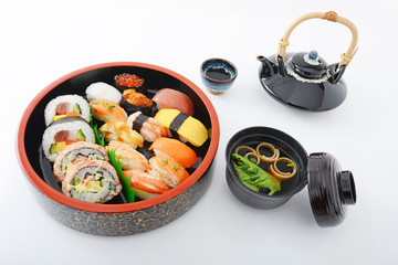 おいしそうなお寿司とお酒