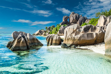 Anse Sous d'Argent beach with granite boulders - obrazy, fototapety, plakaty