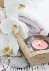 Obraz na płótnie Canvas Spa set with white orchids