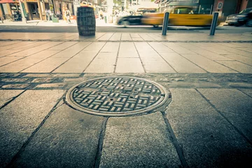 Poster de jardin New York Couvercle de vidange de trou d& 39 homme dans les rues de Lower Manhattan