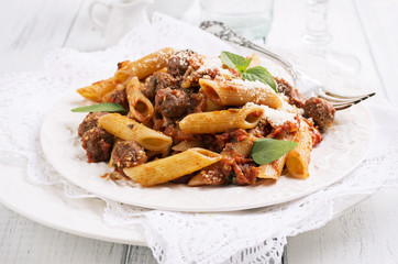 Pasta mit Hackfleisch und Tomatensauce