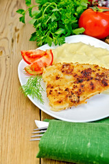 Fish fried with mashed potatoes and tomatoes