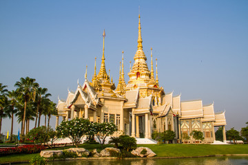 Naklejka premium Beautiful buddhist temple