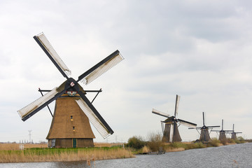 Fototapeta na wymiar Famous Dutch windmills at Kinderdijk near Rotterdam