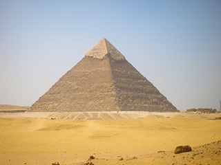 Fototapeta na wymiar pyramide majestueuse