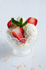 vanilla ice cream with almonds and strawberries
