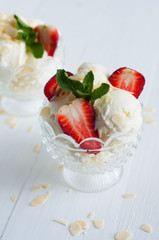 vanilla ice cream with almonds and strawberries