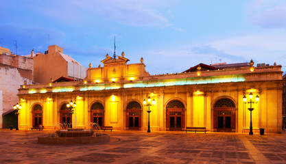 Fototapeta na wymiar Stary Rynek w nocy. Castellón de la Plana