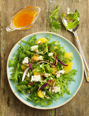 Salad with oranges, arugula, walnuts and blue cheese.