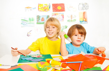 Fototapeta premium Little kids busy with paper and glue