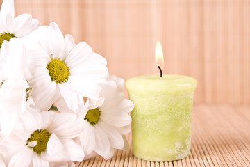 Fototapeta na wymiar spa motive with flowers and candle