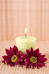 Obraz na płótnie Canvas spa motive with flowers and candle