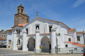 Kirche und Kirchturm in Beja Alentejo Portugal